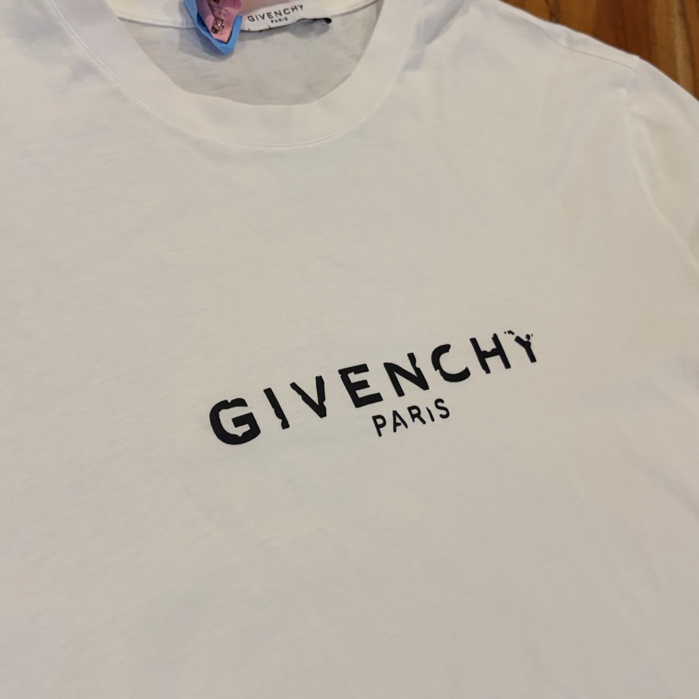 🏝️ Used dry cleaned Givenchy t shirt 3xl - Picture 3 of 6